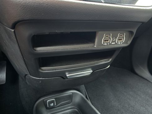 Used 2025 Chrysler Pacifica Select FWD image 21