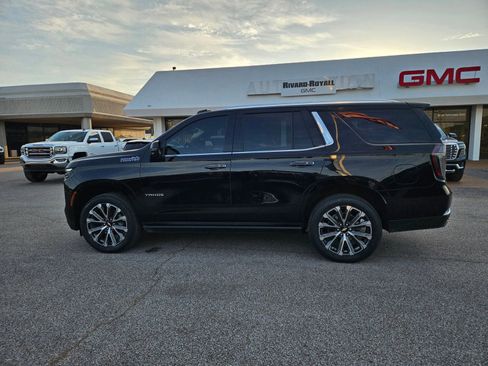 Used 2025 Chevrolet Tahoe High Country image 2