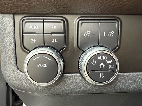 Used 2021 GMC Yukon XL Denali image 27