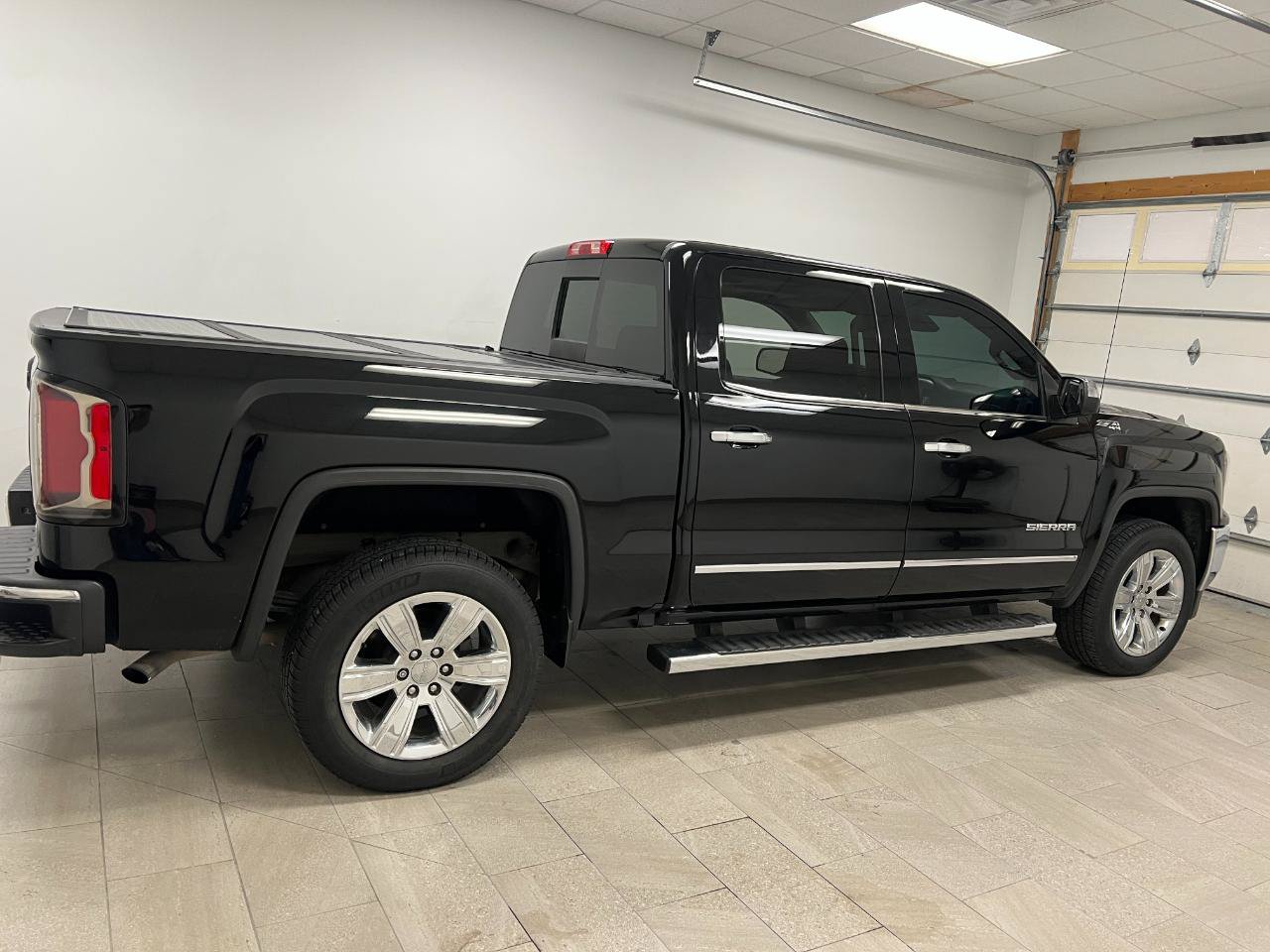 Used 2018 GMC Sierra 1500 SLT AWD/4WD image 14