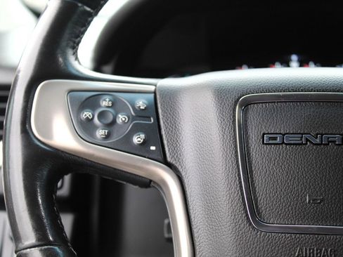 Used 2020 GMC Yukon XL Denali image 15