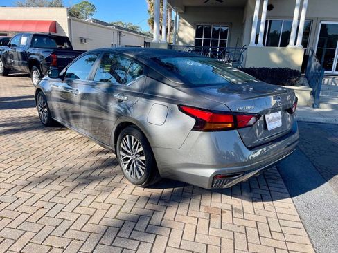 Used 2025 Nissan Altima 2.5 SV image 3