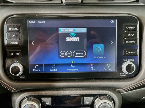 Used 2025 Nissan Versa SR FWD image 21