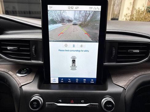 Used 2020 Ford Explorer Platinum w/ Premium Technology Package image 23