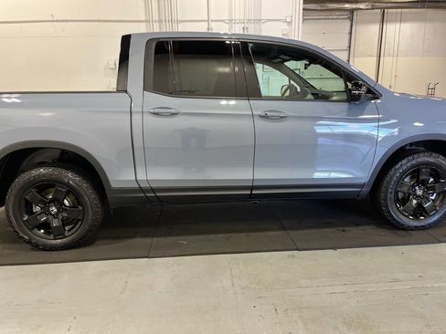 Certified 2025 Honda Ridgeline Black Edition image 9