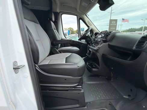 Used 2024 RAM ProMaster 2500 w/ Convenience Group FWD image 17