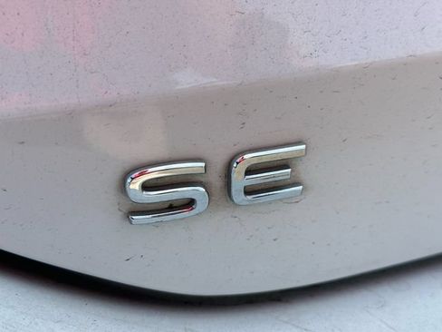 Used 2026 Volkswagen Tiguan SE AWD/4WD image 12