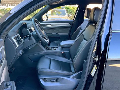 Used 2023 Volkswagen Atlas Cross Sport SE image 7