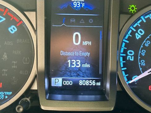Used 2020 Toyota Tacoma SR5 RWD image 15