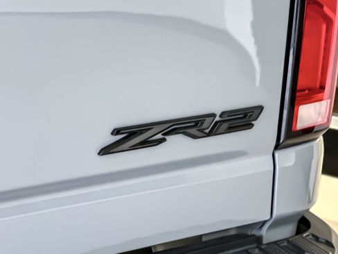 Used 2024 Chevrolet Silverado 2500 ZR2 w/ Technology Package AWD/4WD image 26