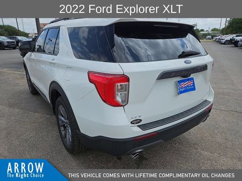 Used 2022 Ford Explorer XLT w/ Equipment Group 202A AWD/4WD image 9