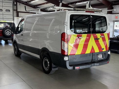 Used 2016 Ford Transit 250 130 Low Roof RWD image 4