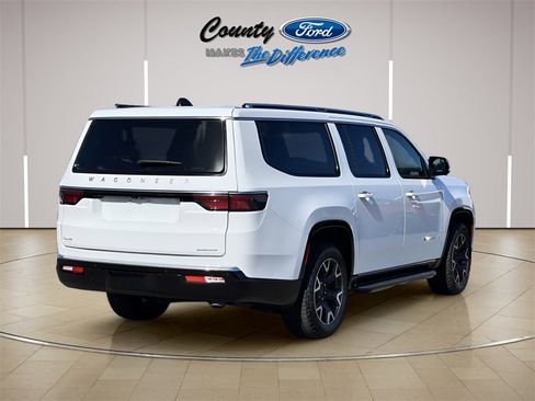 Used 2024 Jeep Wagoneer L Series III w/ Flexible Seating Group image 7