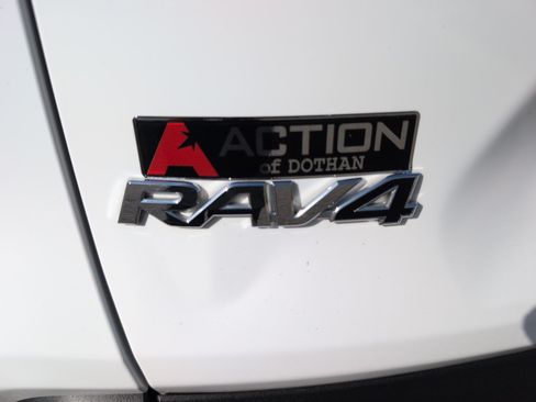 Used 2021 Toyota RAV4 LE FWD image 13