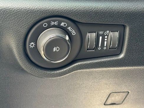 New 2026 Chrysler Pacifica Limited w/ S Appearance Package image 13