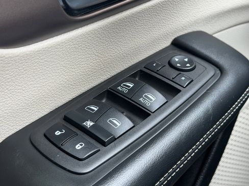 Used 2023 Chrysler Voyager LX FWD image 29