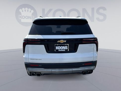 New 2026 Chevrolet Traverse LT w/ Sun and Wheel Package FWD image 5