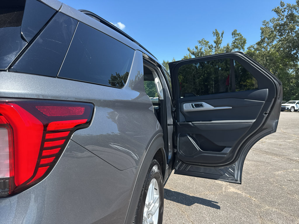 Used 2025 Ford Explorer Active w/ Active Comfort Package RWD image 21