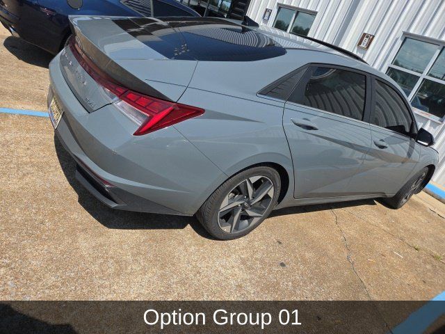 Used 2023 Hyundai Elantra Limited FWD image 4