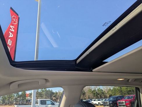 Used 2024 Nissan Murano SL image 25