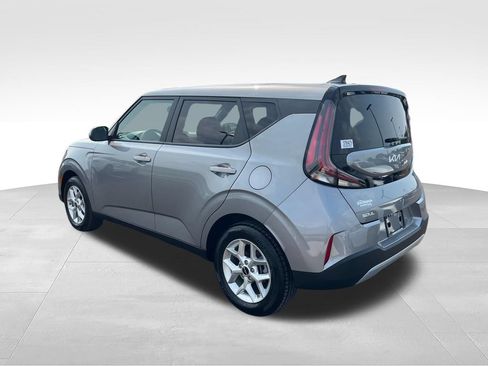 Used 2025 Kia Soul LX w/ LX Technology Package FWD image 3