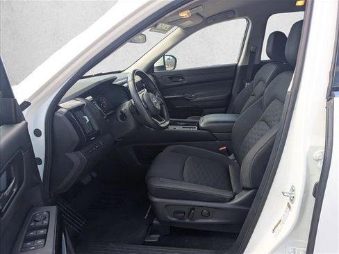 Used 2025 Nissan Pathfinder SV FWD image 15