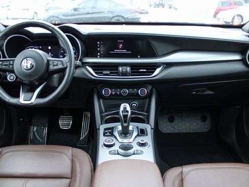 Used 2024 Alfa Romeo Stelvio Ti image 17