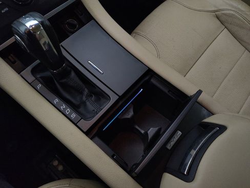 Used 2016 Ford Taurus Limited FWD image 26