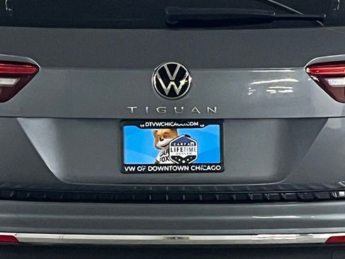 Used 2023 Volkswagen Tiguan SE w/ Panoramic Sunroof Package image 34