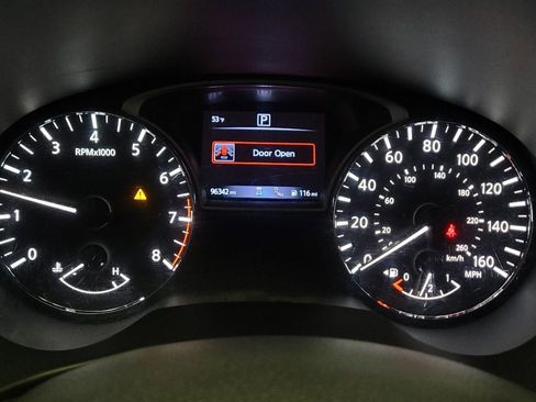 Used 2020 Nissan Pathfinder SL FWD image 23