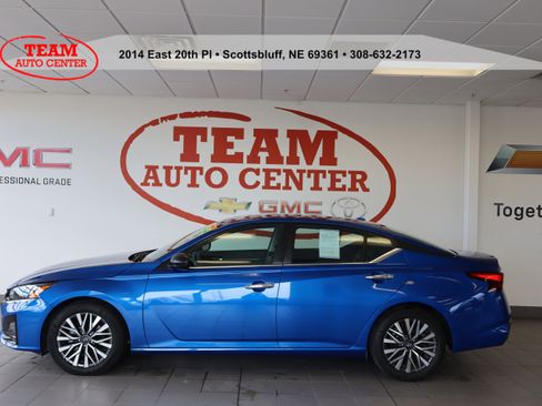 Used 2025 Nissan Altima 2.5 SV FWD image 1