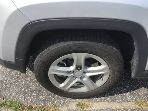 Used 2024 Jeep Compass Latitude AWD/4WD image 17
