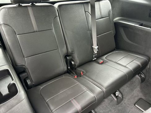 Used 2023 Chevrolet Traverse RS image 15