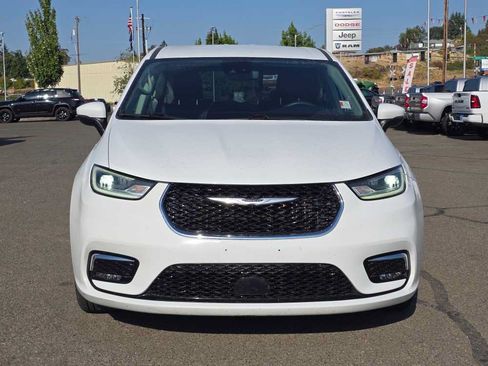 Used 2023 Chrysler Pacifica Touring-L FWD image 12
