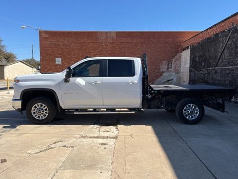 Used 2024 Chevrolet Silverado 2500 LT w/ Convenience Package image 3