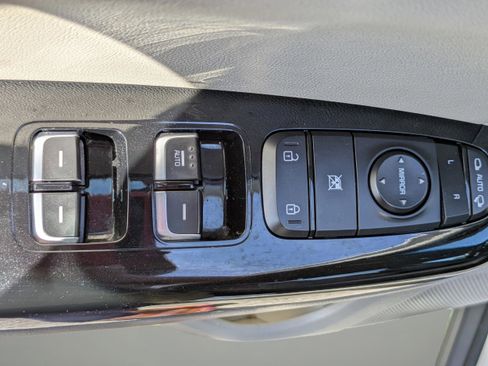 Used 2020 Kia Sportage EX w/ EX Technology Package image 17