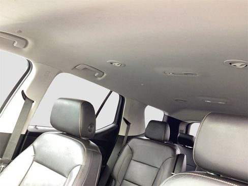 Used 2020 Chevrolet Traverse LT image 23