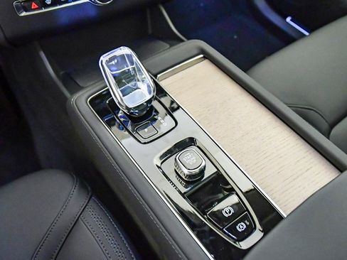 New 2026 Volvo XC90 B5 Core image 23