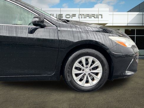 Used 2015 Toyota Camry LE image 32