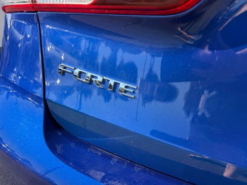 Used 2017 Kia Forte LX FWD image 6