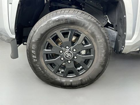 Certified 2025 Toyota Tacoma SR5 AWD/4WD image 29
