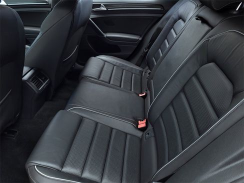 Used 2019 Volkswagen Golf R 4-Door image 12