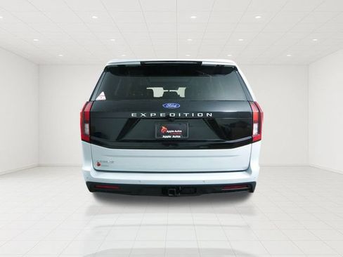 Used 2025 Ford Expedition Active AWD/4WD image 6