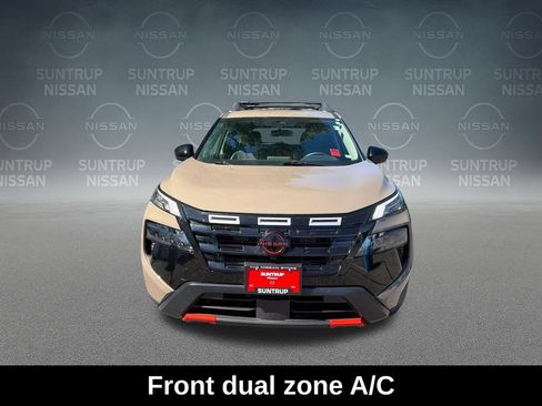 Used 2025 Nissan Rogue SV AWD/4WD image 10