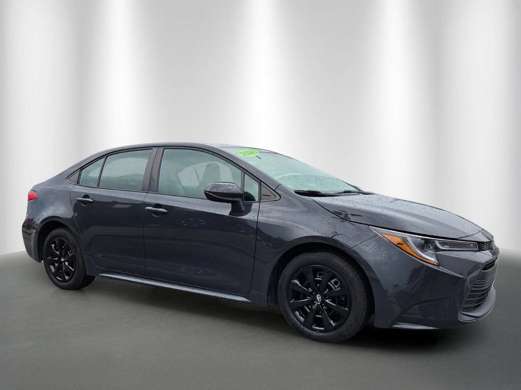 Used 2023 Toyota Corolla LE FWD image 2