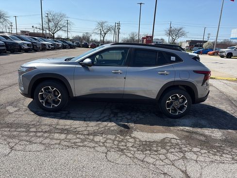 New 2026 Chevrolet Trax LT w/ Sunroof Package FWD image 2