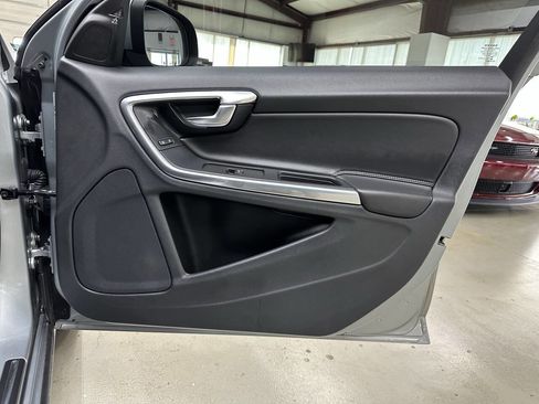 Used 2018 Volvo V60 T5 Dynamic w/ Vision Package image 16