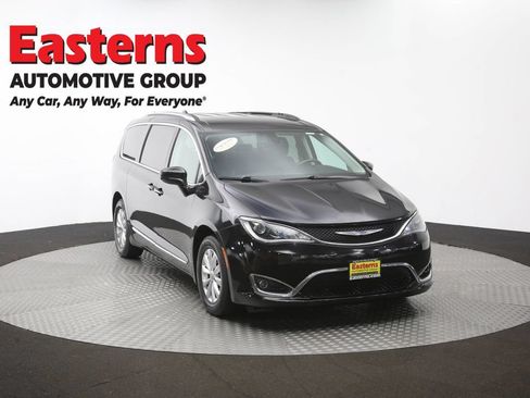 Used 2019 Chrysler Pacifica Touring-L FWD image 49