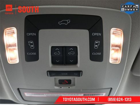 Used 2023 Toyota Sienna XLE image 22