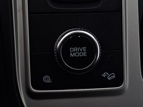 Certified 2022 Ford Explorer XLT image 25